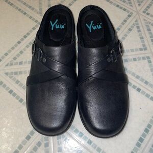 NEW IN BOX Yuu Black Slip-On mules
